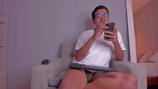 ThiagoVega  online show from April 21, 4:52 am
