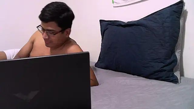 ThiagoVega  online show from May 16, 3:36 am