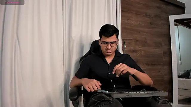 ThiagoVega  online show from June 7, 3:54 am