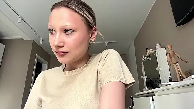 Snapshot of VibeAnna chatting on March 29, 5:07 am VibeAnna online show from March 29, 5:07 am