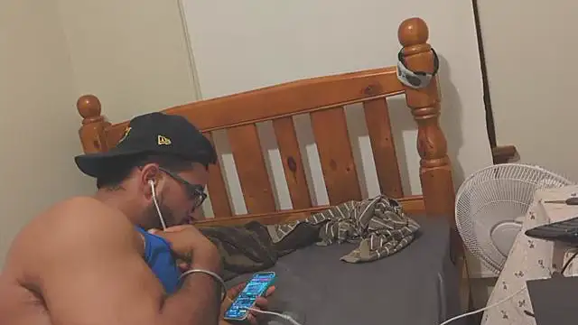 Snapshot of robin103666 chatting on March 26, 11:05 am robin103666 online show from March 26, 11:05 am