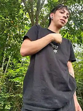 Snapshot of smokeBlast chatting on April 3, 5:22 pm smokeBlast online show from April 3, 5:22 pm