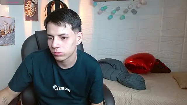 Snapshot of RoaSexi25 chatting on March 26, 3:45 am RoaSexi25 online show from March 26, 3:45 am