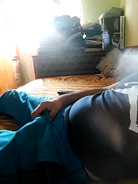 Snapshot of SweetBoy87 chatting on March 28, 1:22 pm SweetBoy87 online show from March 28, 1:22 pm