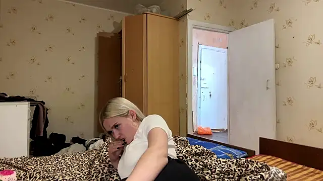 Sophia Blonde online show from June 16, 6:54 pm