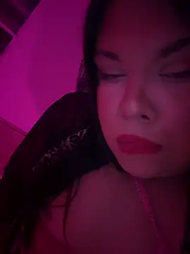 Snapshot of NicoleBBigAss chatting on May 20, 11:33 pm NicoleBBigAss online show from May 20, 11:33 pm