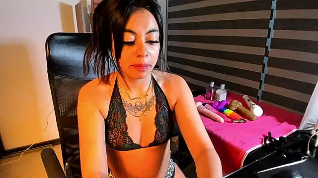 CharlotePetite  online show from June 21, 12:30 pm