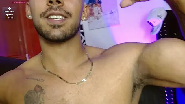romanpearce  online show from July 18, 10:13 pm