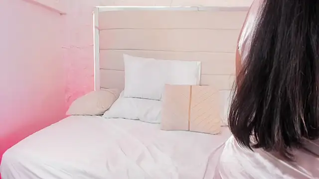 Snapshot of MiaDancen chatting on March 27, 8:26 am MiaDancen online show from March 27, 8:26 am