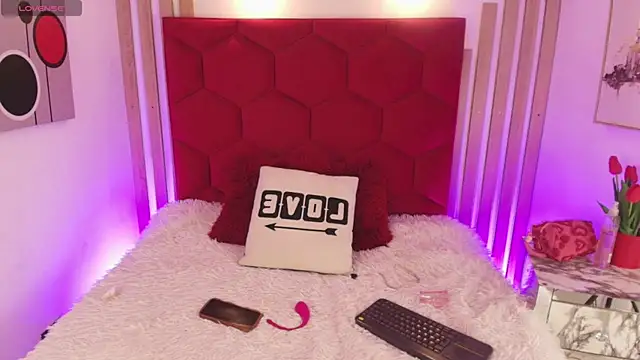 Snapshot of MiaGinger_ chatting on June 26, 8:24 pm MiaGinger online show from June 26, 8:24 pm