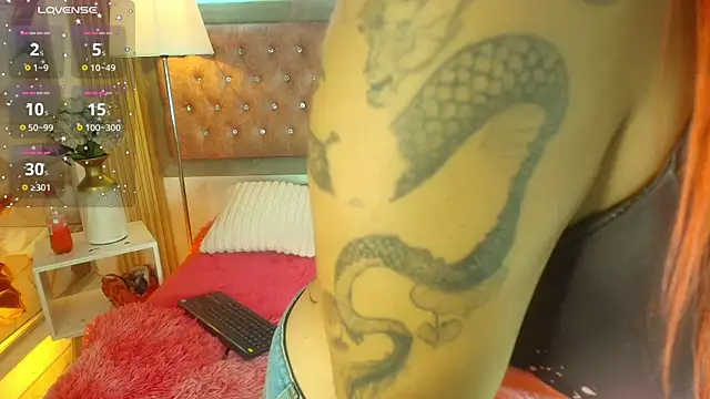 Snapshot of MiaGinger_ chatting on June 27, 8:36 pm MiaGinger online show from June 27, 8:36 pm