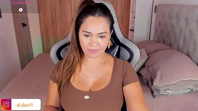 alana dantes  online show from July 27, 8:38 pm