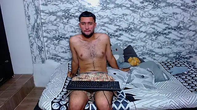 Snapshot of escanor_ar chatting on April 15, 3:02 am escanor ar online show from April 15, 3:02 am