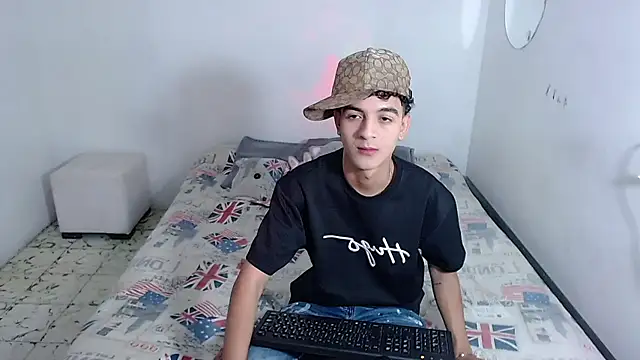 Snapshot of escanor_ar chatting on May 2, 2:05 am escanor ar online show from May 2, 2:05 am