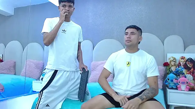 Snapshot of party_duo_playboy chatting on March 27, 8:26 am party duo playboy online show from March 27, 8:26 am