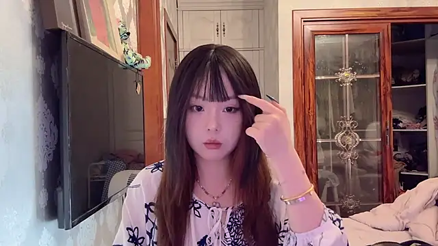 thelittlexx online show from April 20, 7:44 am