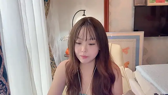thelittlexx online show from June 17, 8:06 am
