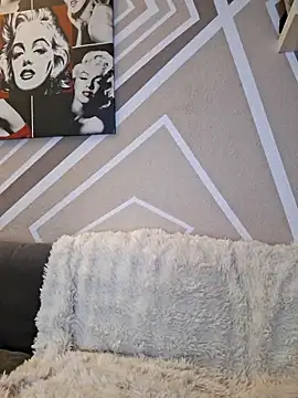 Snapshot of SlimBellaOfficial chatting on March 31, 7:03 pm SlimBellaOfficial online show from March 31, 7:03 pm