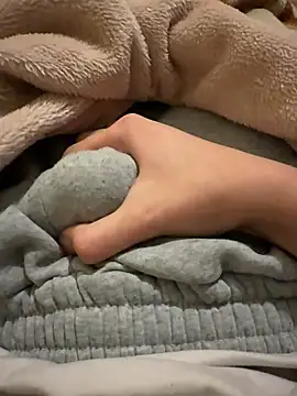 Snapshot of shyyyyy0 chatting on March 28, 4:23 am shyyyyy0 online show from March 28, 4:23 am