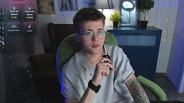 Thomas Norton online show from June 12, 9:35 pm