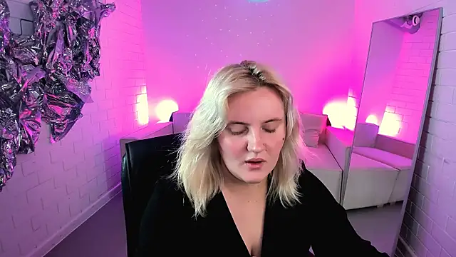 KathyBriggs online show from June 25, 5:07 am