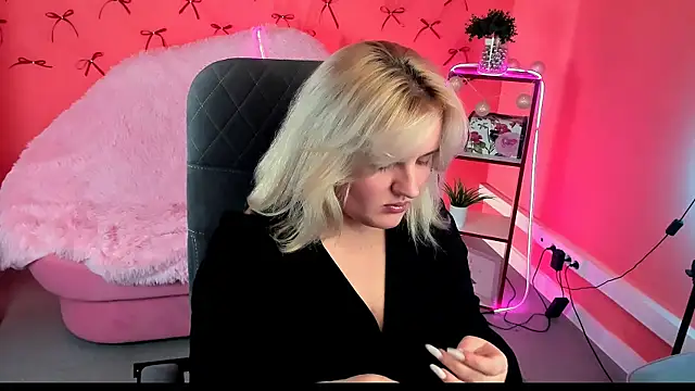 KathyBriggs online show from June 26, 5:23 am