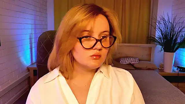KathyBriggs online show from July 18, 5:22 am