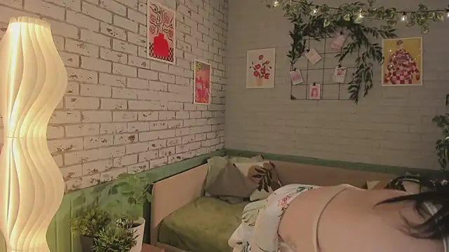 Snapshot of miraiakik chatting on March 29, 2:39 pm miraiakik online show from March 29, 2:39 pm