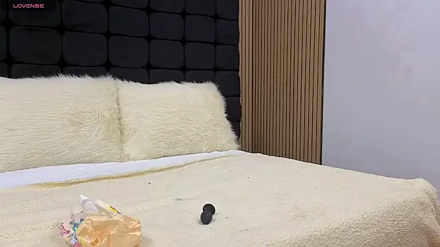 messy-saray online show from March 27, 2:17 pm