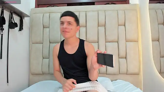 Snapshot of Axel_OS chatting on March 27, 3:01 am Axel OS online show from March 27, 3:01 am