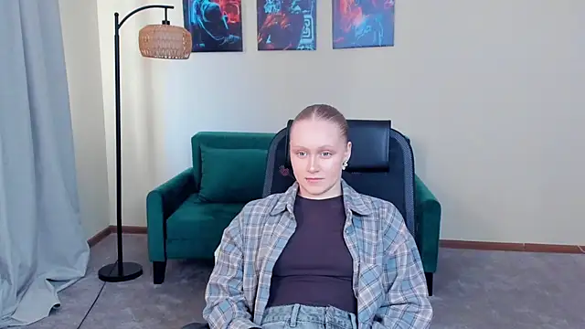 Snapshot of VestaBowmer chatting on March 28, 10:04 am VestaBowmer online show from March 28, 10:04 am