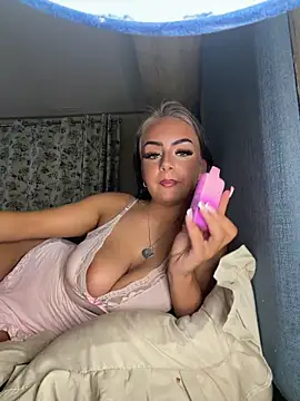 Snapshot of BuenoBx chatting on March 28, 11:26 pm BuenoBx online show from March 28, 11:26 pm