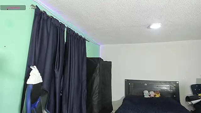 TYLERhHOT2005 online show from March 28, 1:27 am