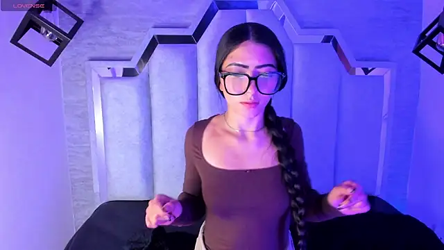 Snapshot of Vyoleett chatting on March 26, 2:55 pm Vyoleett online show from March 26, 2:55 pm