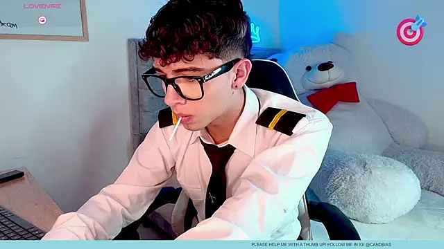 Snapshot of niico_prince chatting on March 27, 8:19 pm niico prince online show from March 27, 8:19 pm