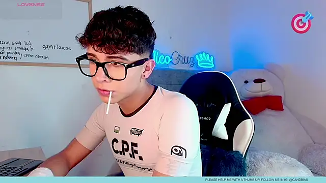 Snapshot of niico_prince chatting on March 28, 8:19 pm niico prince online show from March 28, 8:19 pm