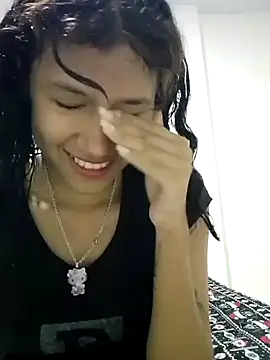 Yi Uzi online show from May 15, 11:23 pm