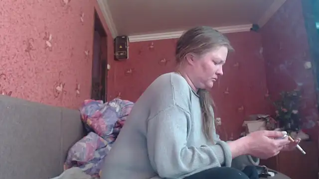 Snapshot of CharleyReid chatting on June 5, 4:08 am CharleyReid online show from June 5, 4:08 am