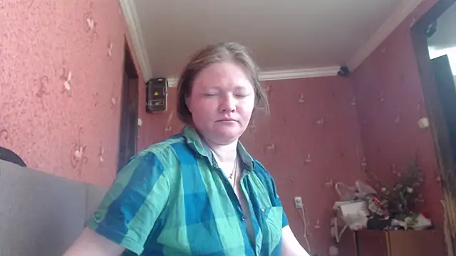 Snapshot of CharleyReid chatting on June 12, 4:22 am CharleyReid online show from June 12, 4:22 am