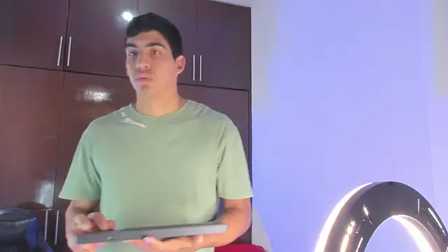 Milo LatinBoy online show from March 28, 7:24 pm