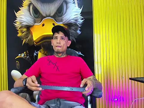 Snapshot of Winsord_Bigcock chatting on March 28, 7:35 pm Winsord Bigcock online show from March 28, 7:35 pm