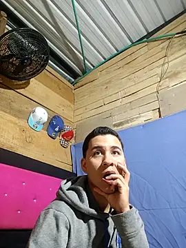 Snapshot of Emyli_Liamm chatting on March 27, 8:26 am Emyli Liamm online show from March 27, 8:26 am