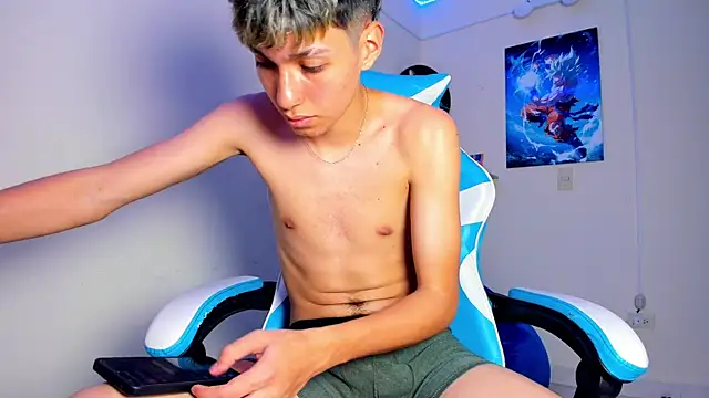 Snapshot of harry_jonshon96 chatting on March 26, 4:51 am harry jonshon96 online show from March 26, 4:51 am