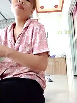 Snapshot of tinyk6 chatting on April 9, 9:15 am tinyk6 online show from April 9, 9:15 am