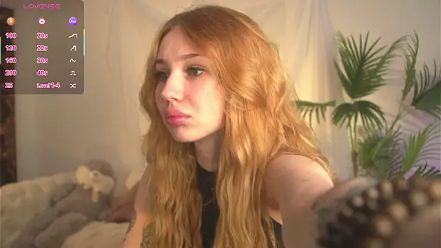 Snapshot of zoeforrd chatting on June 24, 5:17 am zoeforrd online show from June 24, 5:17 am