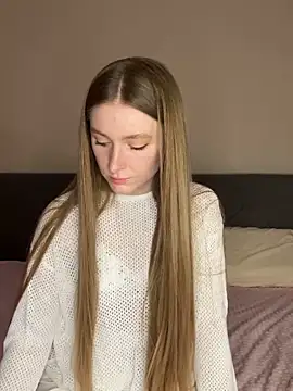 AliceVilliers online show from March 27, 6:51 pm