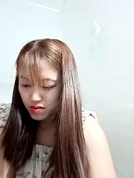 Snapshot of -Bitilu- chatting on April 18, 7:07 pm -Bitilu- online show from April 18, 7:07 pm
