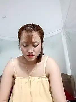 Snapshot of -Bitilu- chatting on April 28, 2:27 am -Bitilu- online show from April 28, 2:27 am