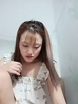 Snapshot of -Bitilu- chatting on May 19, 1:56 am -Bitilu- online show from May 19, 1:56 am