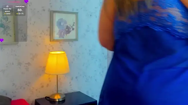 Snapshot of Martinacurvy_ chatting on May 9, 11:26 am Martinacurvy online show from May 9, 11:26 am